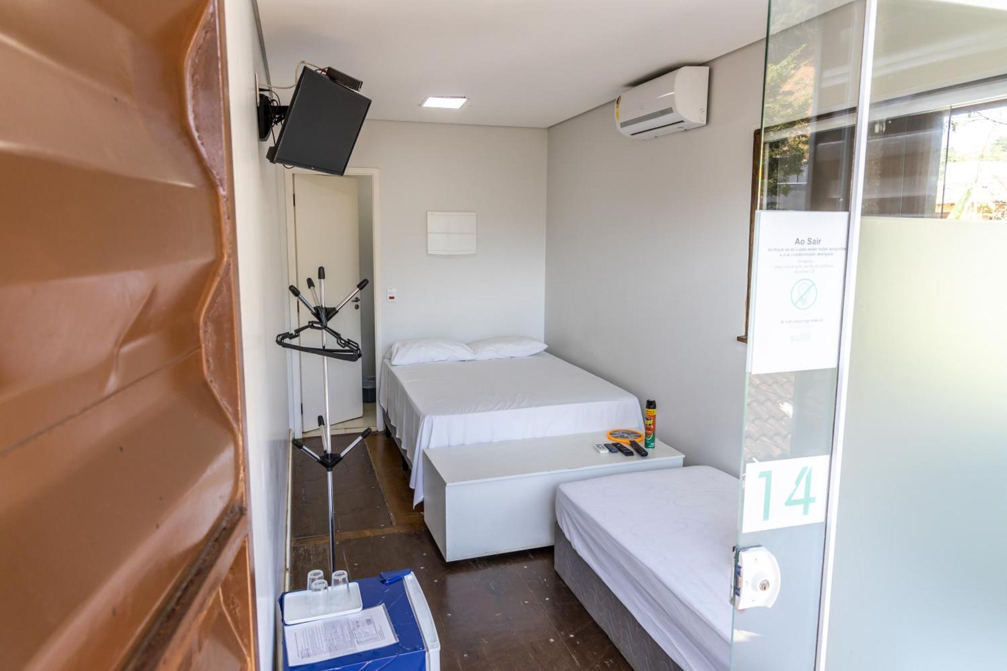 Praia Camburi - Studios Kuta Habitación foto
